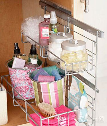 小户型浴室分寸必争的收纳技巧六：浴室清洗用品存放
