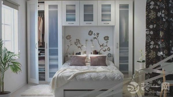 12㎡卧室怎么装?现代风格卧室给你灵感—— 整体衣橱规整空间